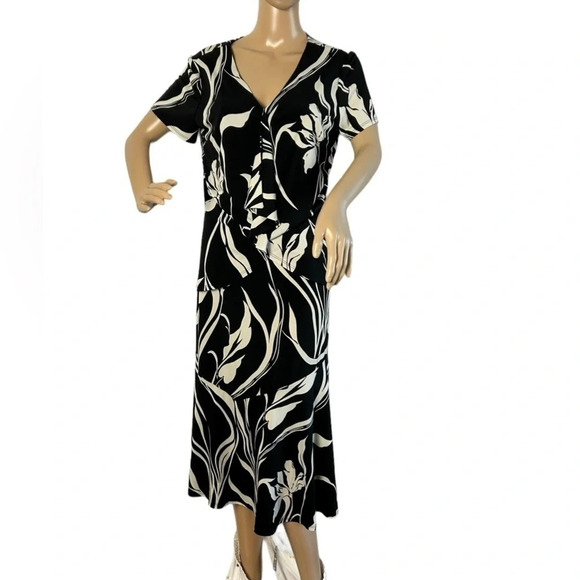 skirt & blouse,matching,ruffle,stretchy, artsy,large floral,quality,timeless.EC - Picture 2 of 10